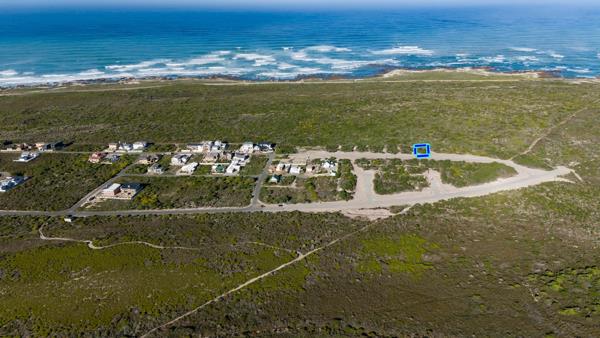 600 m² Land