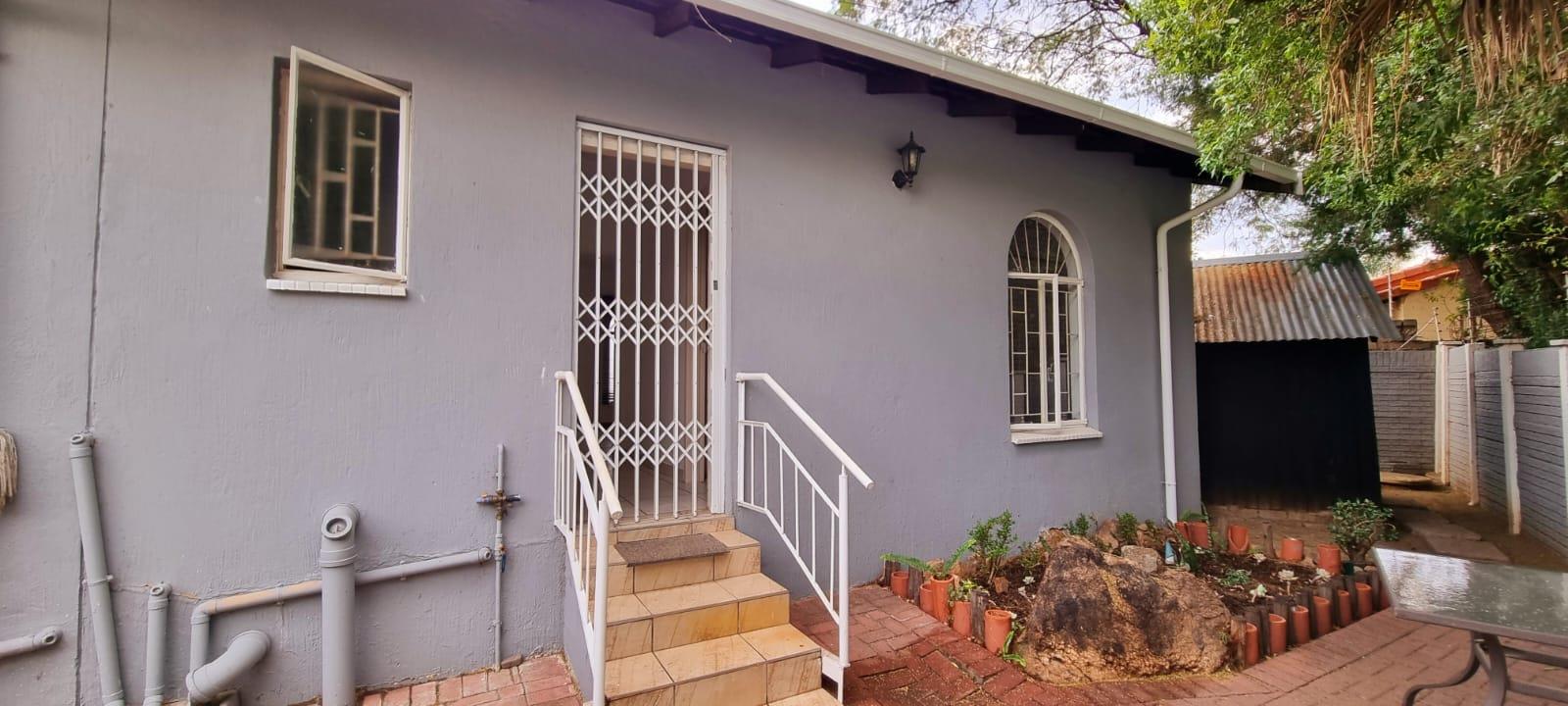 1 Bedroom Garden Cottage in Halfway Gardens