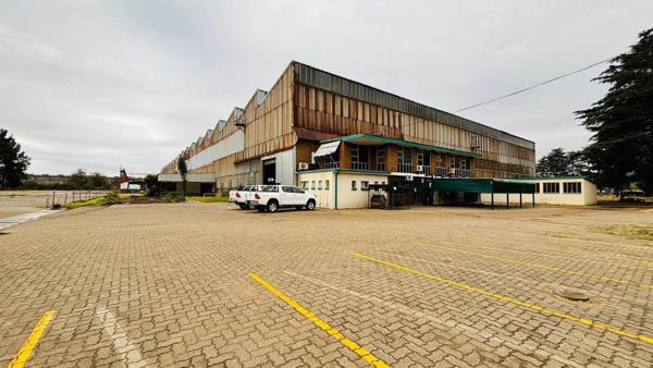 9 996  m² Industrial space