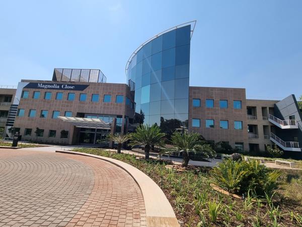 584  m² Commercial space