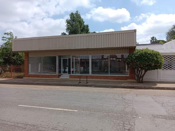 305  m² Commercial space