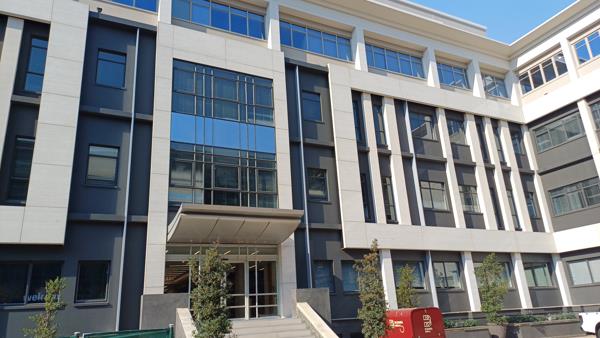 594.6  m² Commercial space