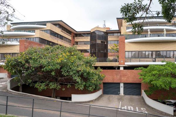 905 m² Office Space
