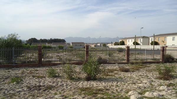 1 012 m² Land