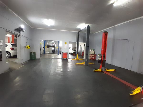 1 055 m² Commercial space