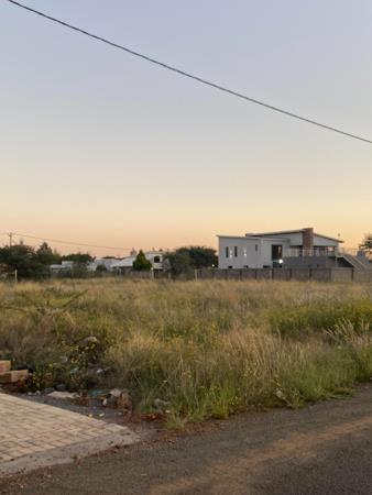 704 m² Land