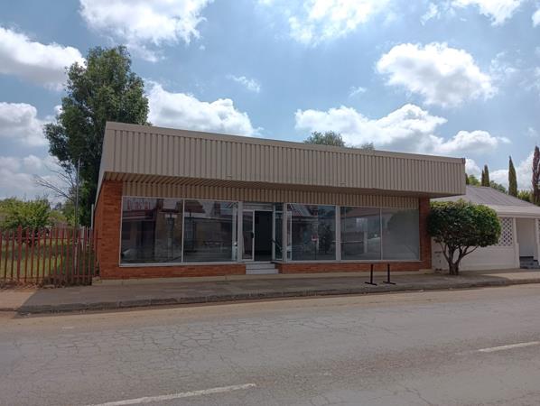 305  m² Commercial space