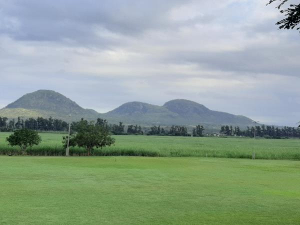750 m² Land