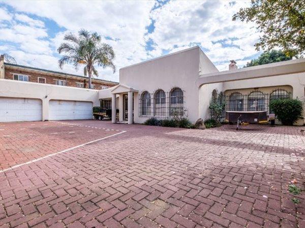 6 Bedroom House