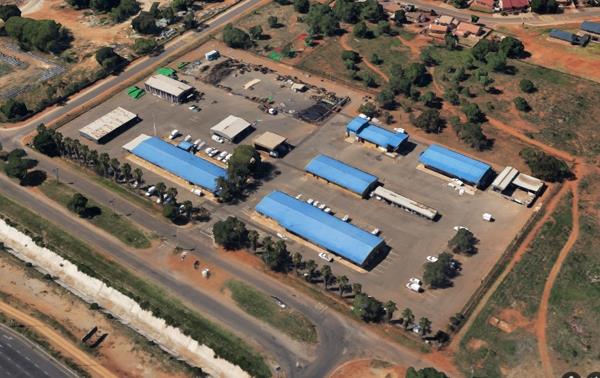 2 400  m² Commercial space