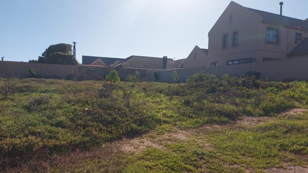 600 m² Land