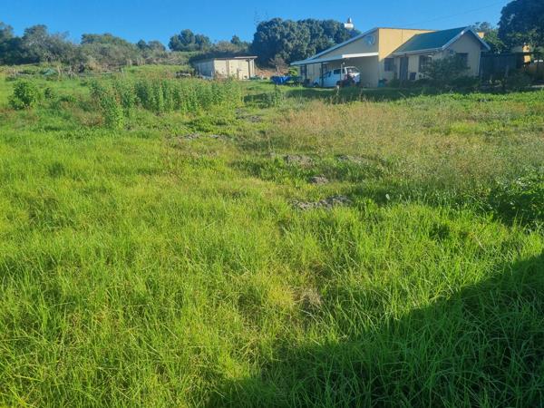 1 076 m² Land