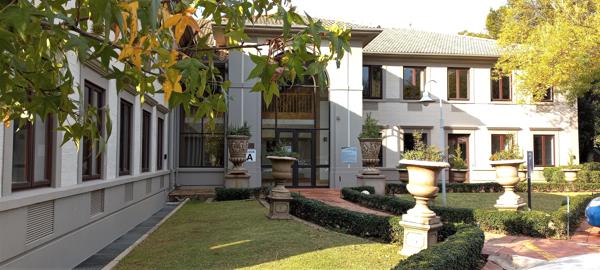 196  m² Commercial space