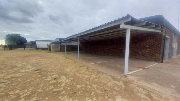 1 800  m² Commercial space