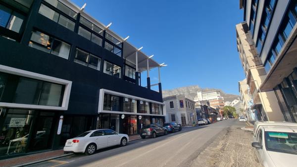 330  m² Commercial space