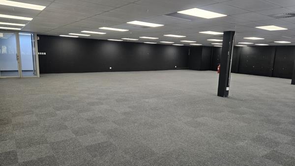 650.4  m² Retail Space