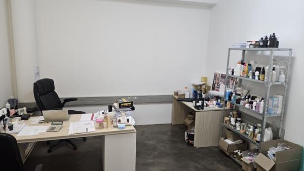 178.1  m² Office Space