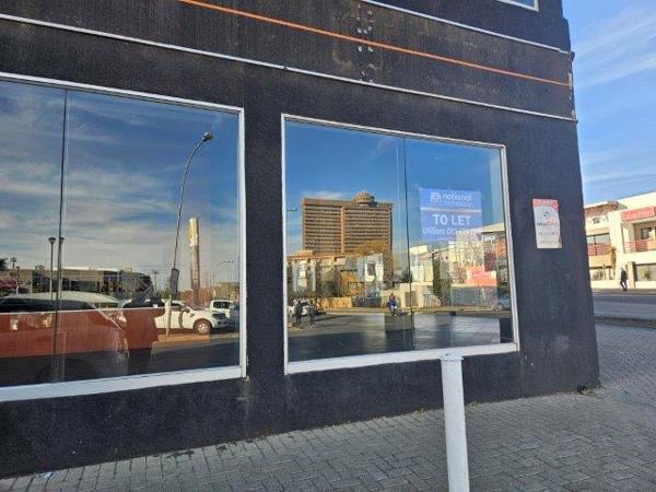 1 640  m² Retail Space