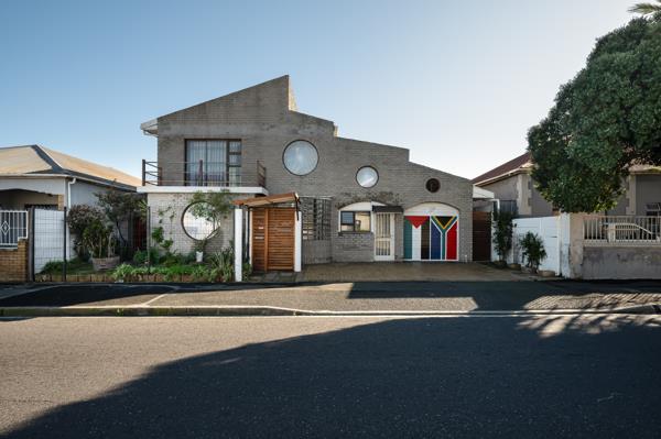 6 Bedroom House