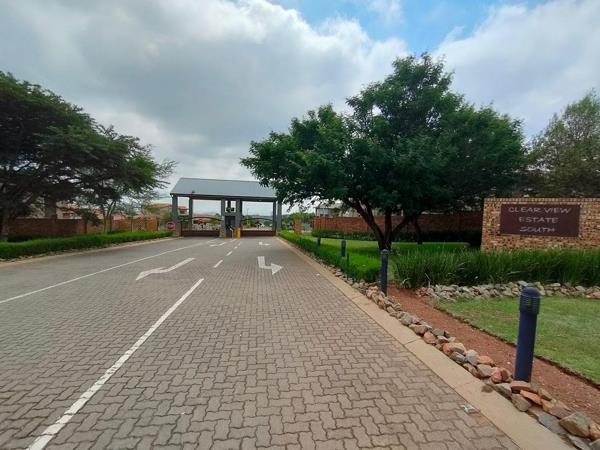 1 135 m² Land