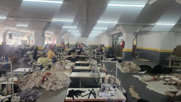 1 600  m² Commercial space