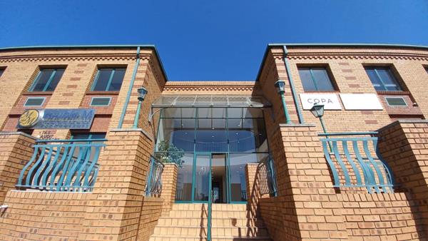 329  m² Commercial space