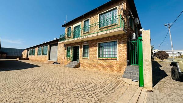 1 300  m² Industrial space