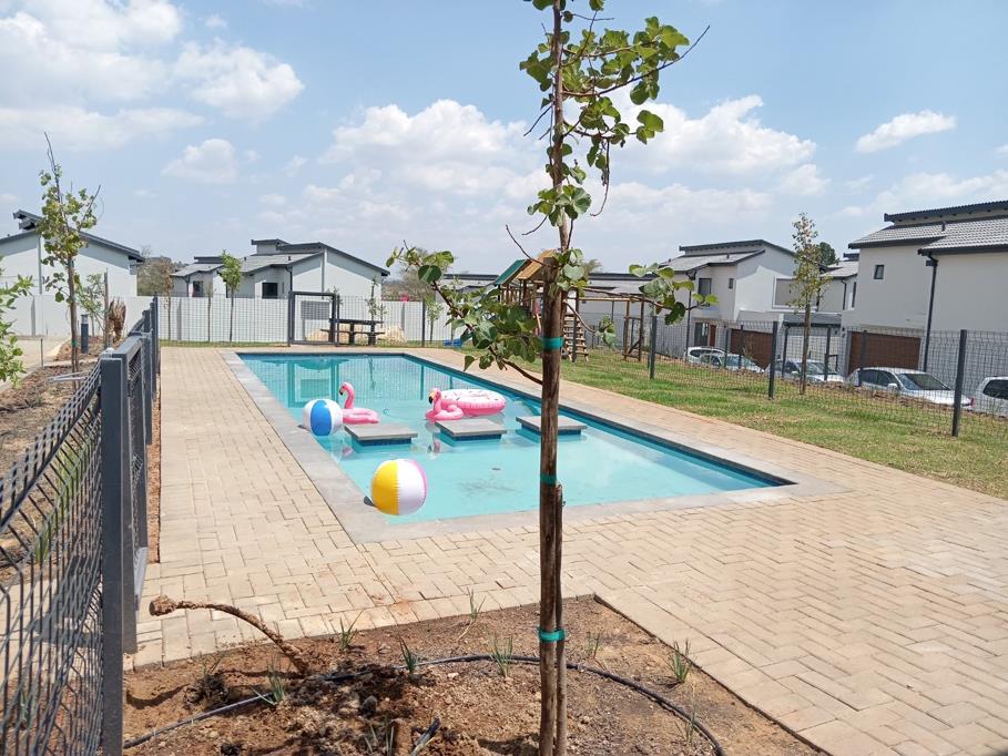 3 Bedroom TownhouseJackal Creek Golf Estate - Vista 3