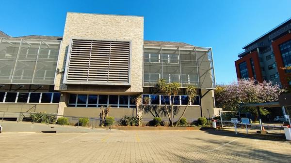 320  m² Commercial space