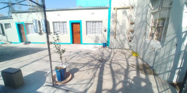 1 200  m² Retail Space