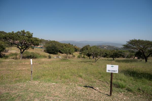 2 105 m² Land