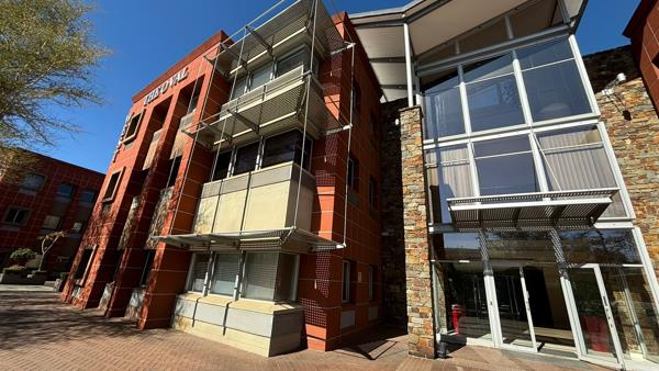 890  m² Commercial space