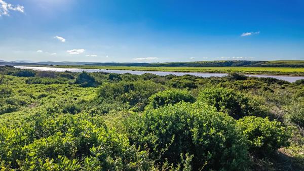 300 m² Land