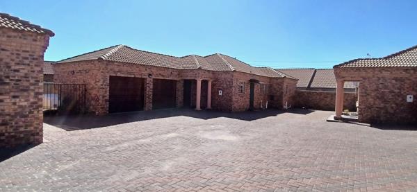 12 Bedroom Townhouse