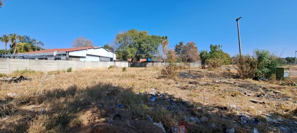 827 m² Land