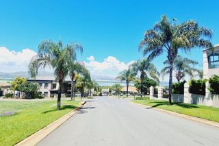 1 121 m² Land