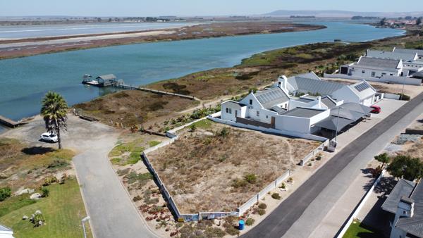 754 m² Land