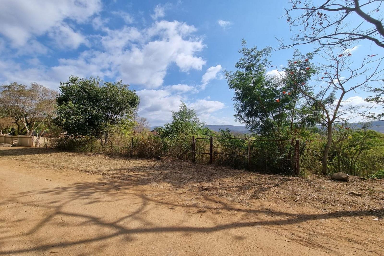 1 080 m² Land - View 4