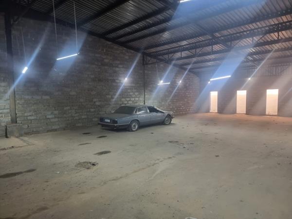 2 400  m² Commercial space