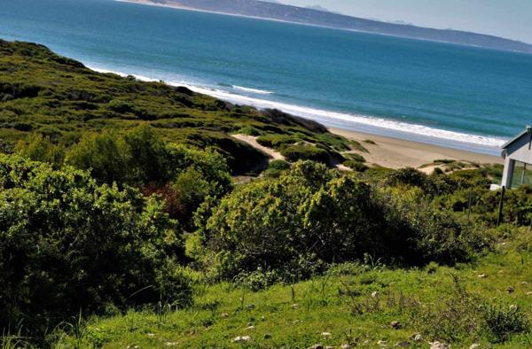 687 m² Land