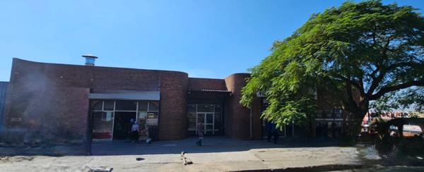 1 000  m² Commercial space