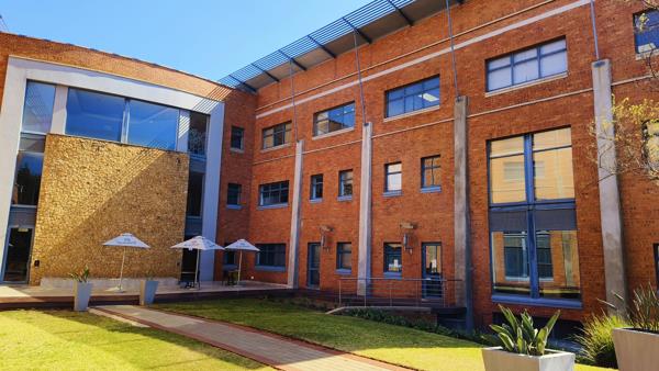 606  m² Office Space