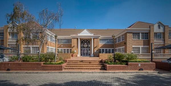 677 m² Office Space