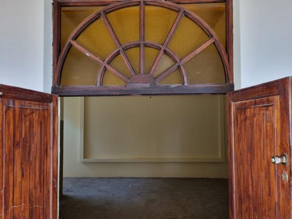 323  m² Commercial space