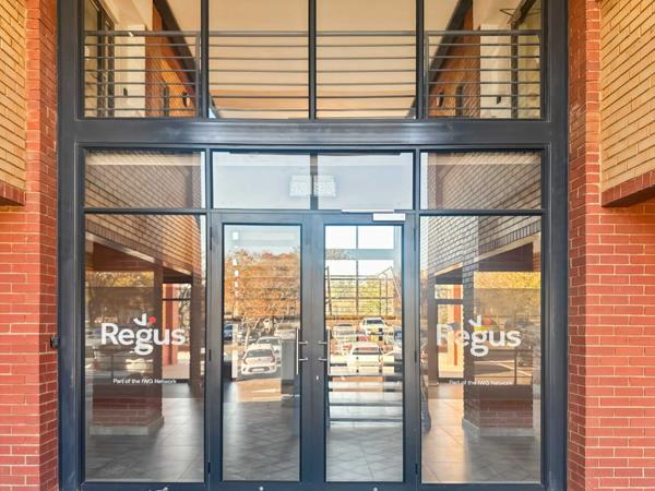 906 m² Office Space
