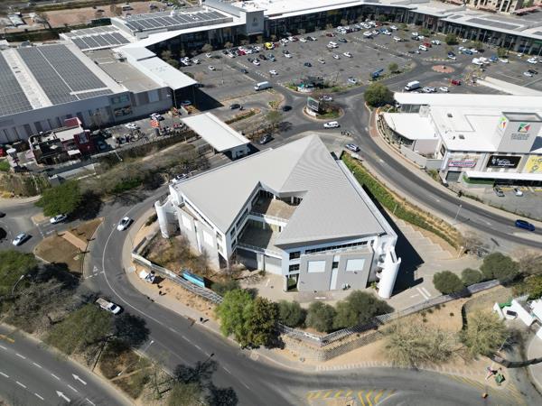 2 194 m² Retail Space