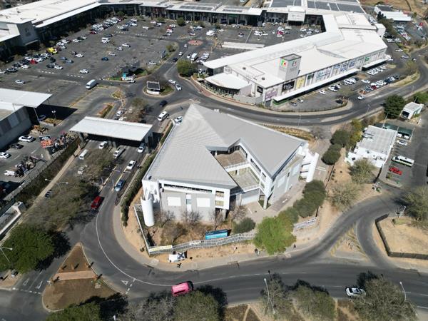 2 194 m² Retail Space