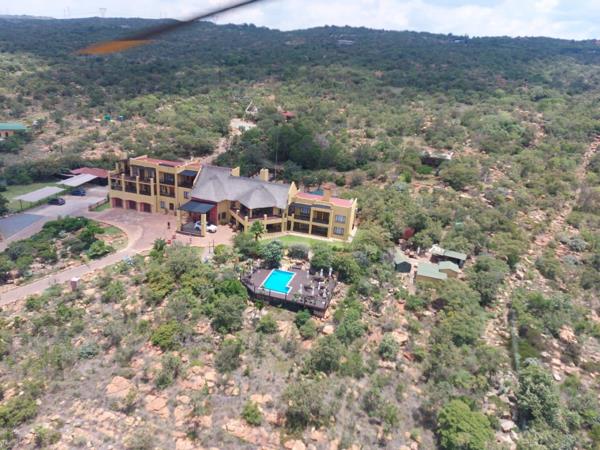 1 100  m² Commercial space