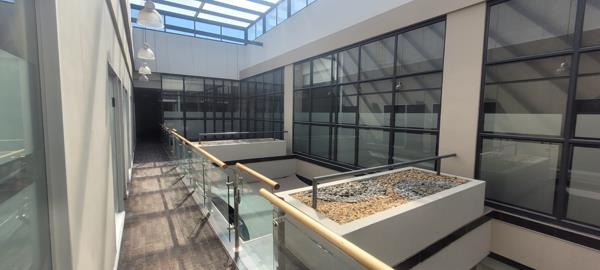 1 000  m² Commercial space