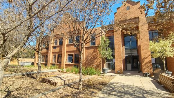 100.9  m² Commercial space